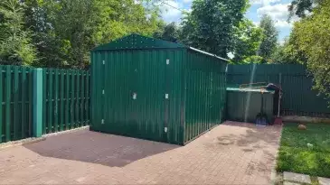 Хозблок для садовой техники, газонокосилки и снегоуборочной машины в зеленом цвете в дер. Родионцево, г.о. Истра, МО